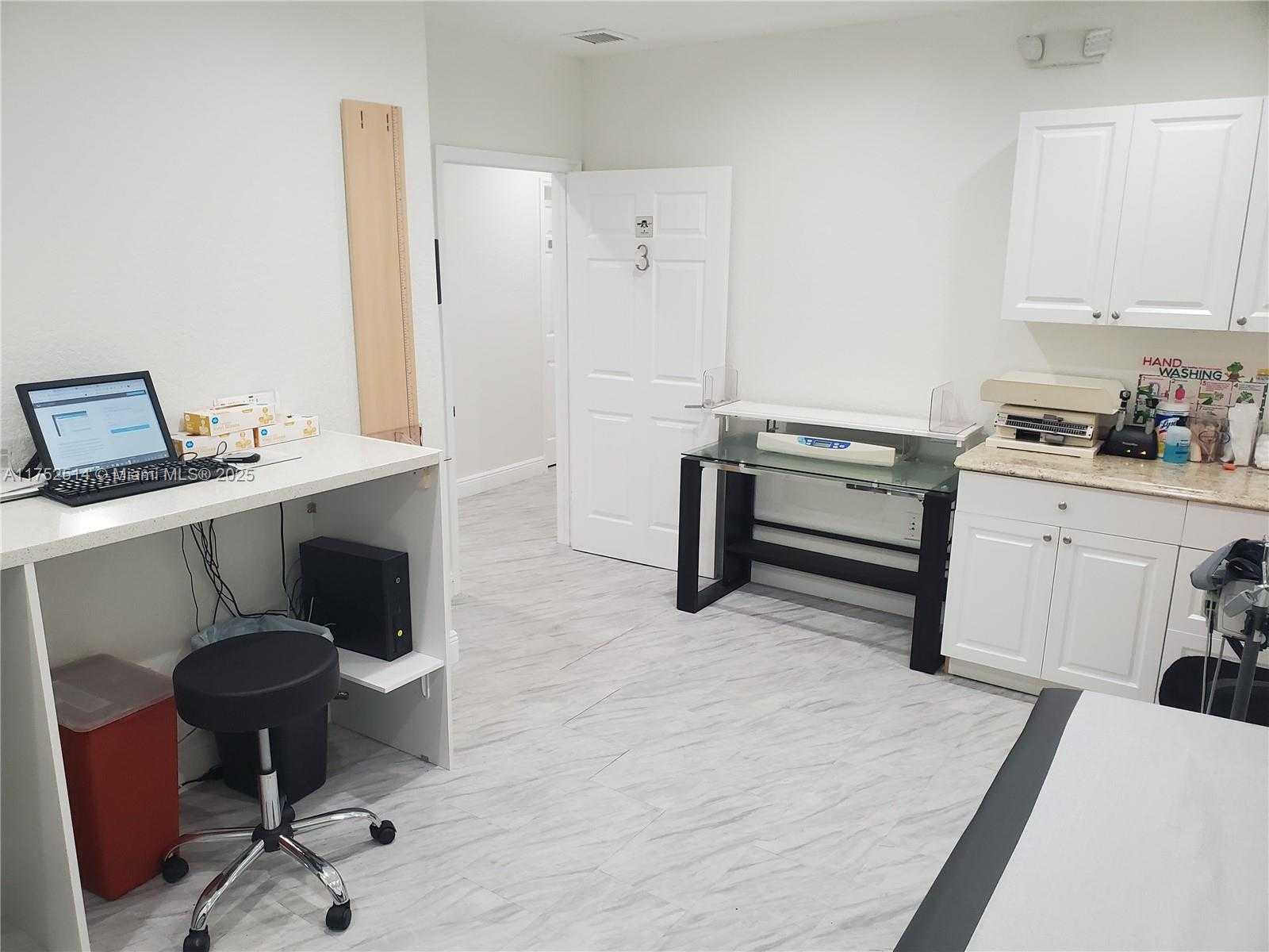 Small Image of 330 SOUTH STATE ROAD 7, Plantation Number 16