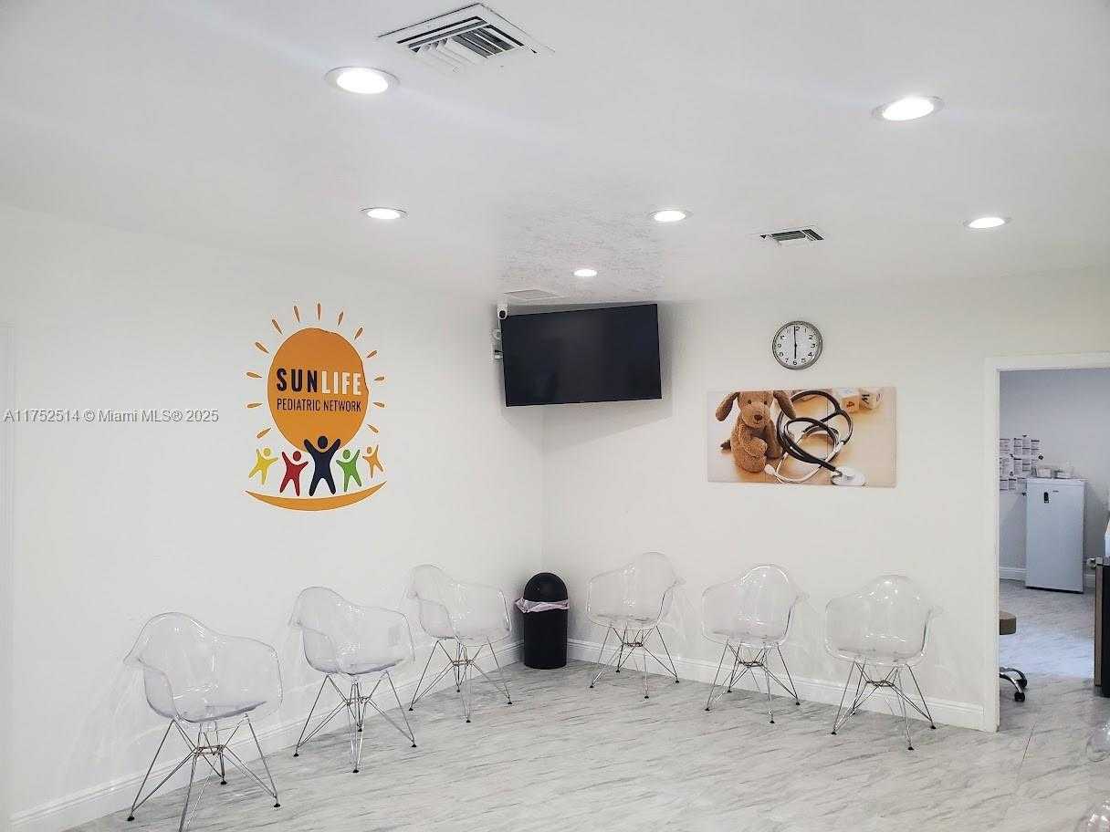 Small Image of 330 SOUTH STATE ROAD 7, Plantation Number 2