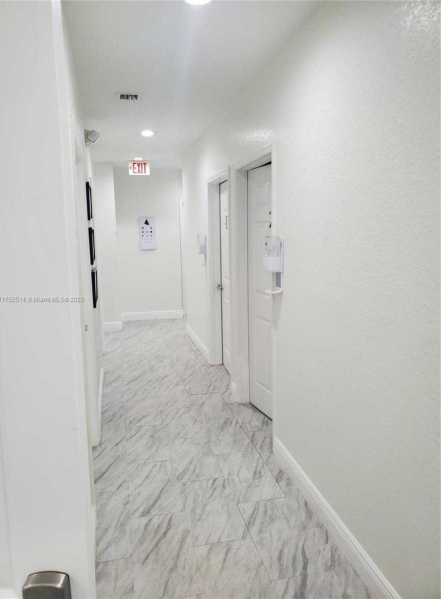 Small Image of 330 SOUTH STATE ROAD 7, Plantation Number 20