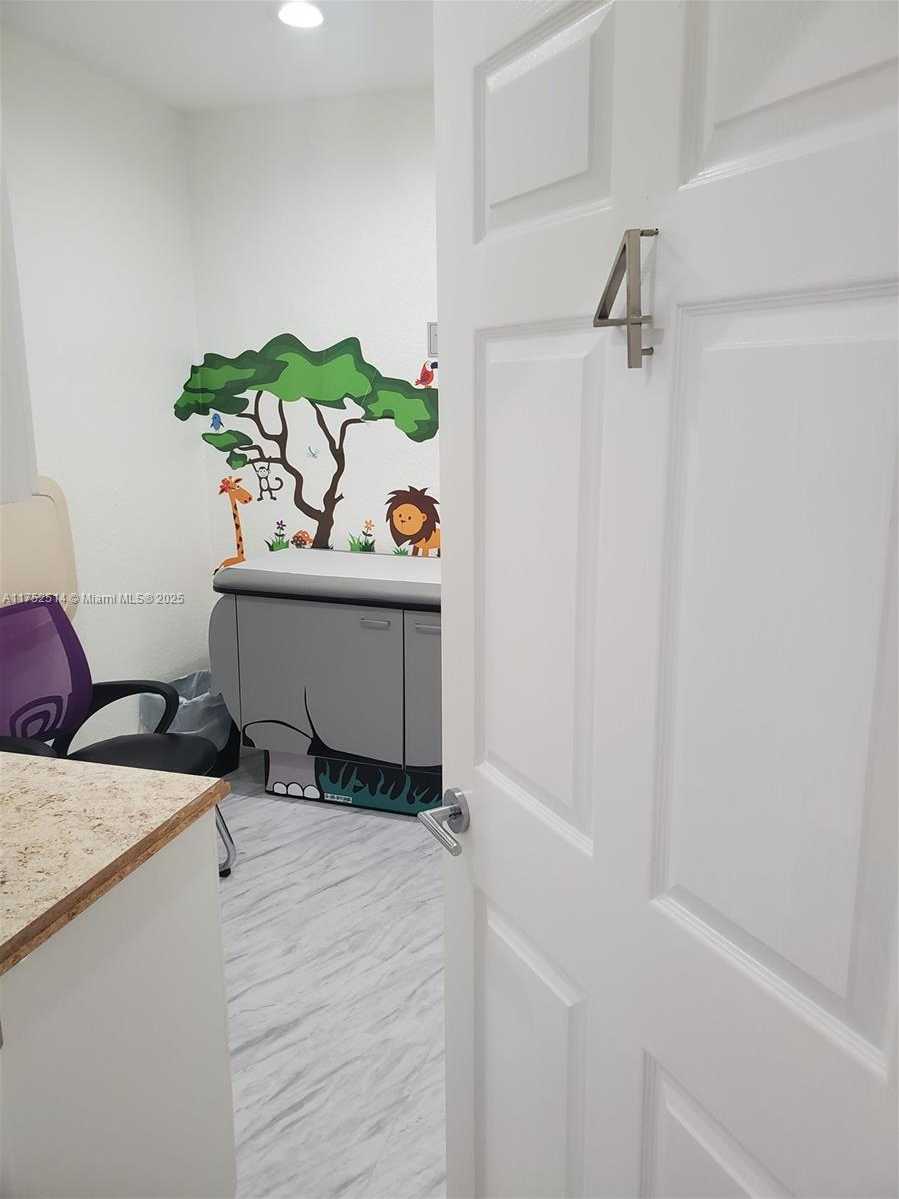 Small Image of 330 SOUTH STATE ROAD 7, Plantation Number 21