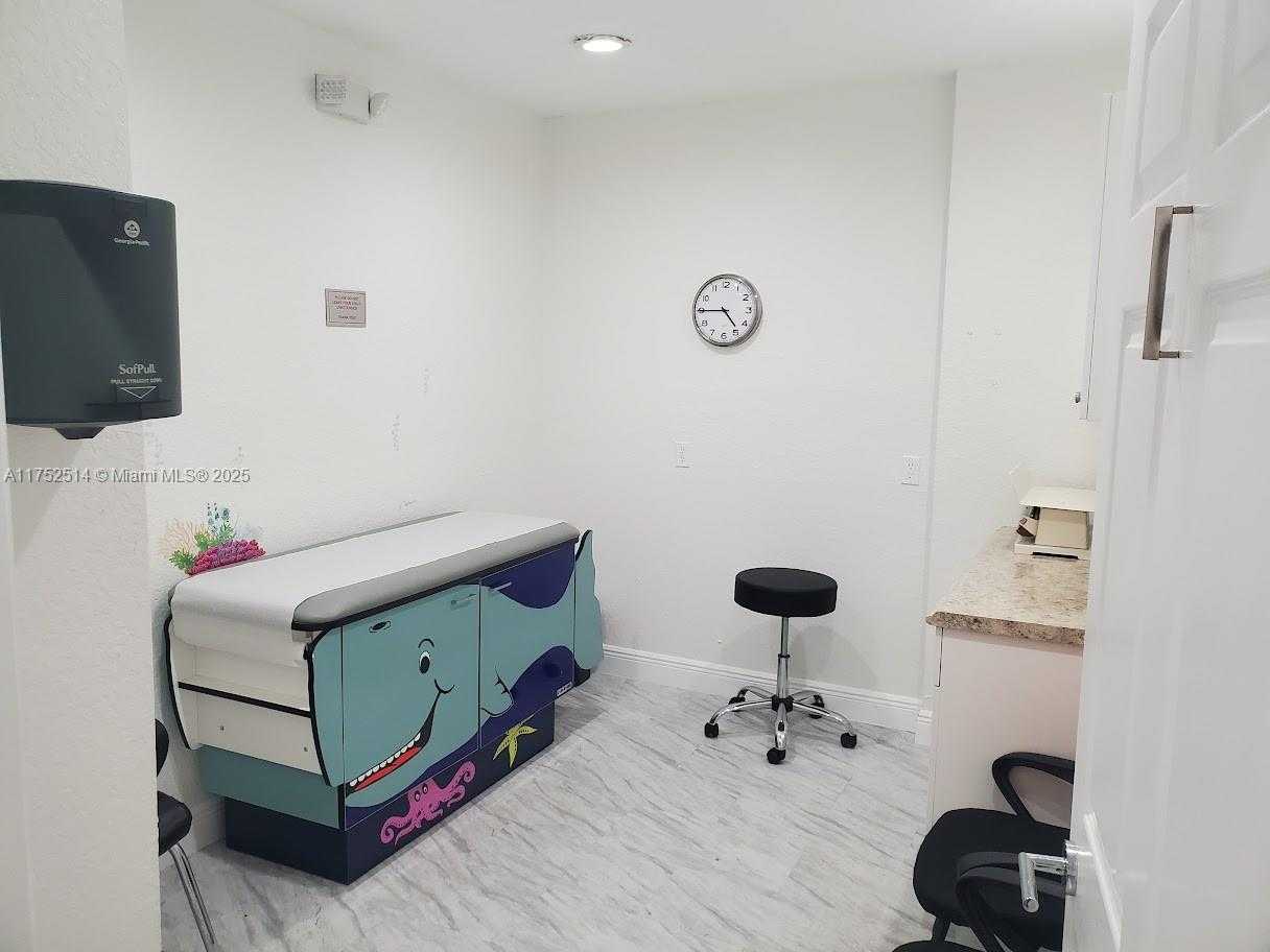Small Image of 330 SOUTH STATE ROAD 7, Plantation Number 26