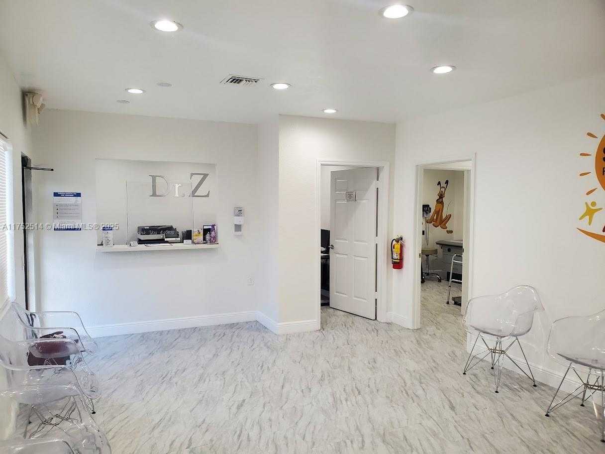 Small Image of 330 SOUTH STATE ROAD 7, Plantation Number 3