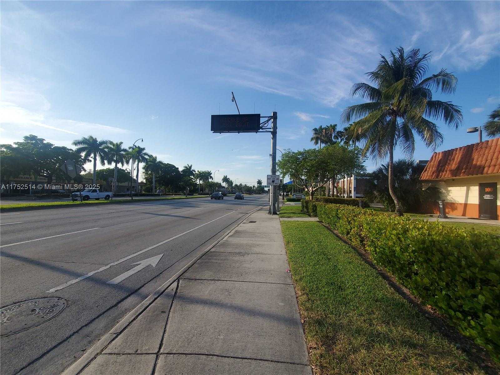 Small Image of 330 SOUTH STATE ROAD 7, Plantation Number 37