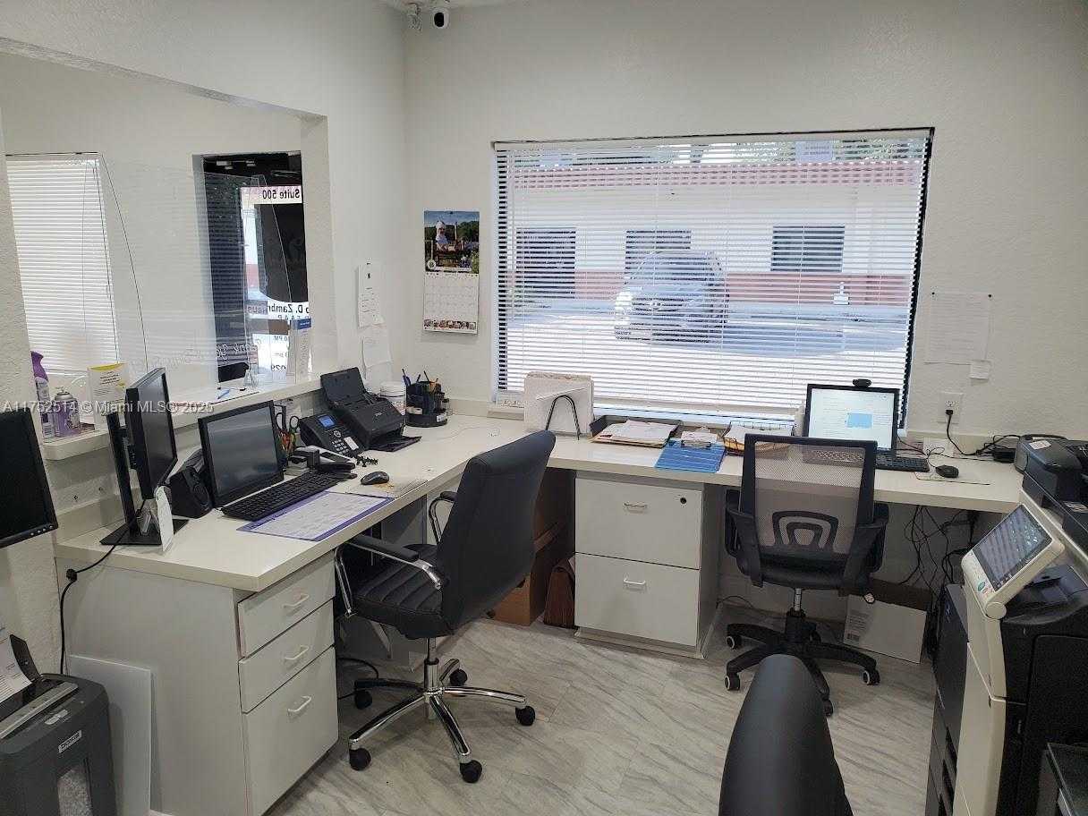 Small Image of 330 SOUTH STATE ROAD 7, Plantation Number 5