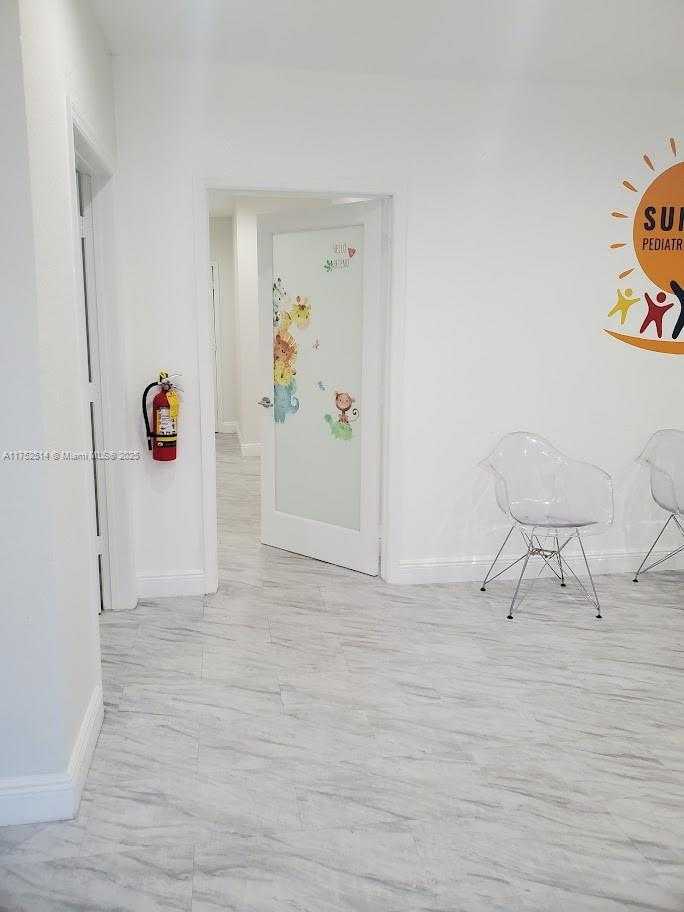 Small Image of 330 SOUTH STATE ROAD 7, Plantation Number 7