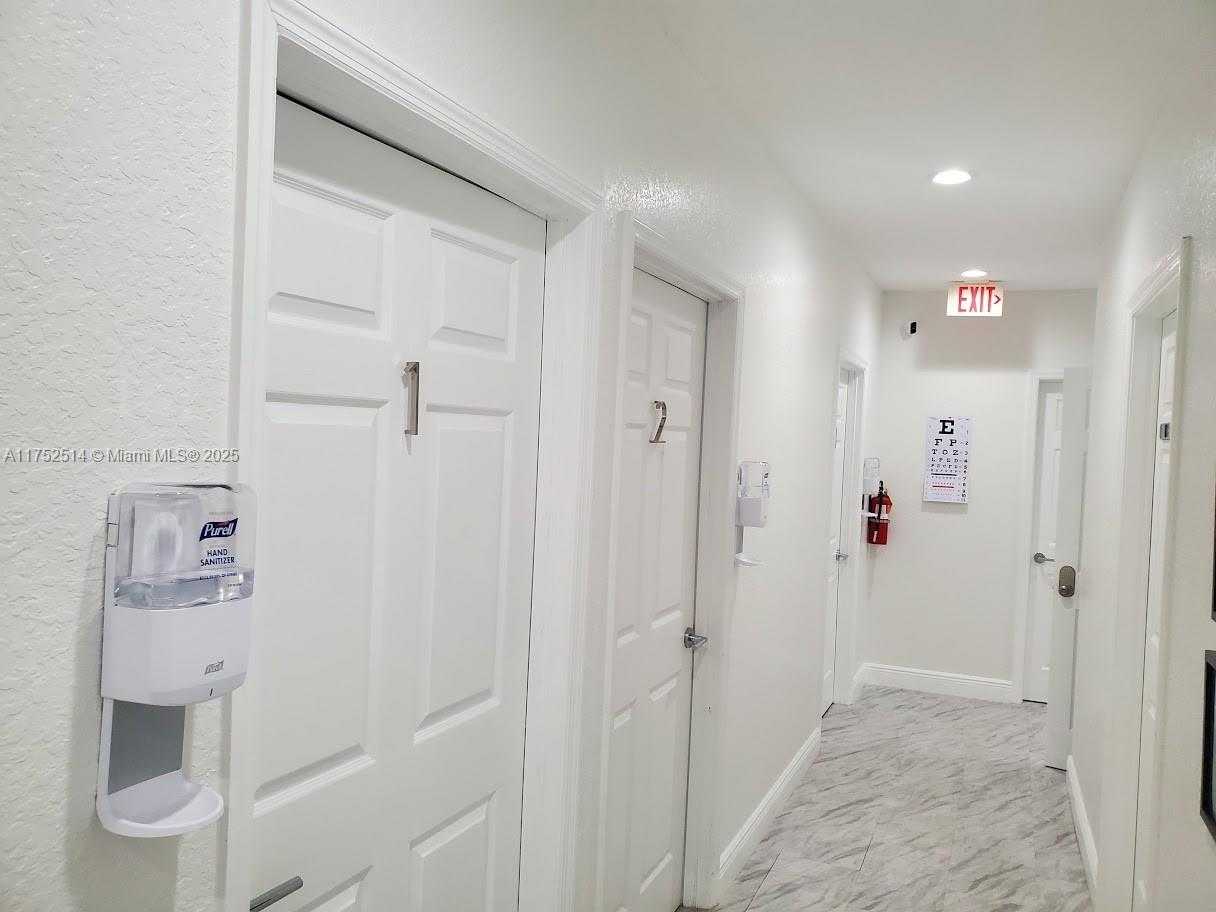 Small Image of 330 SOUTH STATE ROAD 7, Plantation Number 9