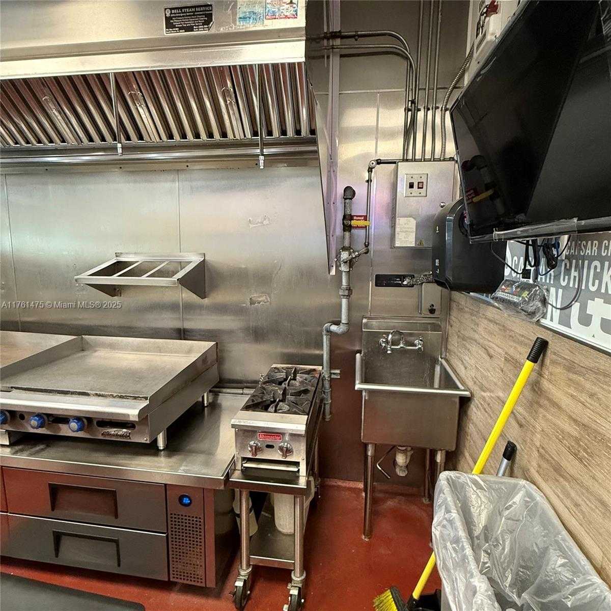 Small Image of 58 ST, Doral Number 2