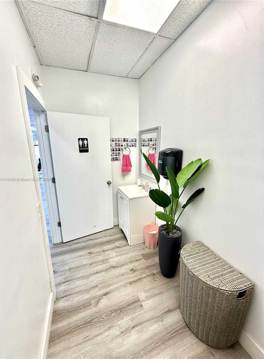 Small Image of Coral Gables Number 10