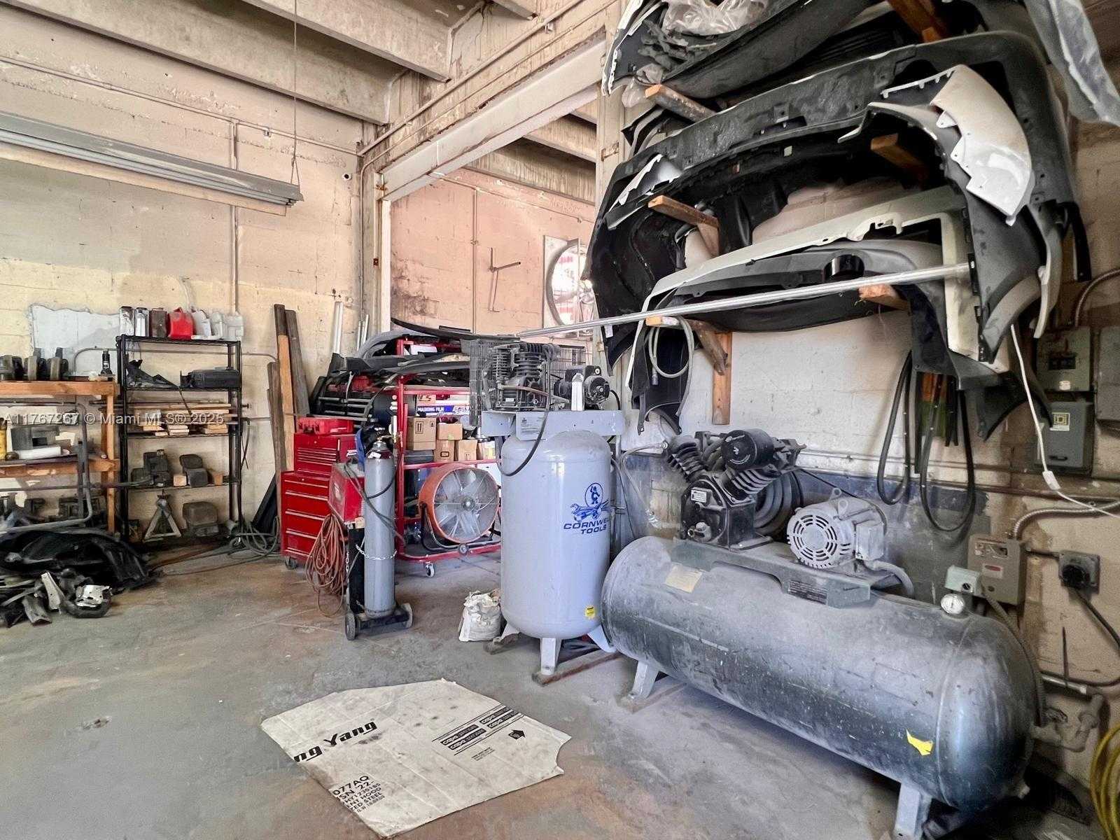 Small Image of BODY SHOP BUSINESS FOR SALE, Hialeah Number 11