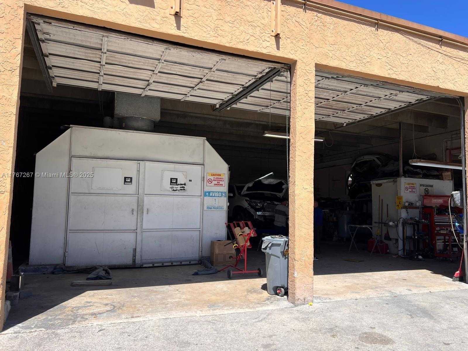 Small Image of BODY SHOP BUSINESS FOR SALE, Hialeah Number 2
