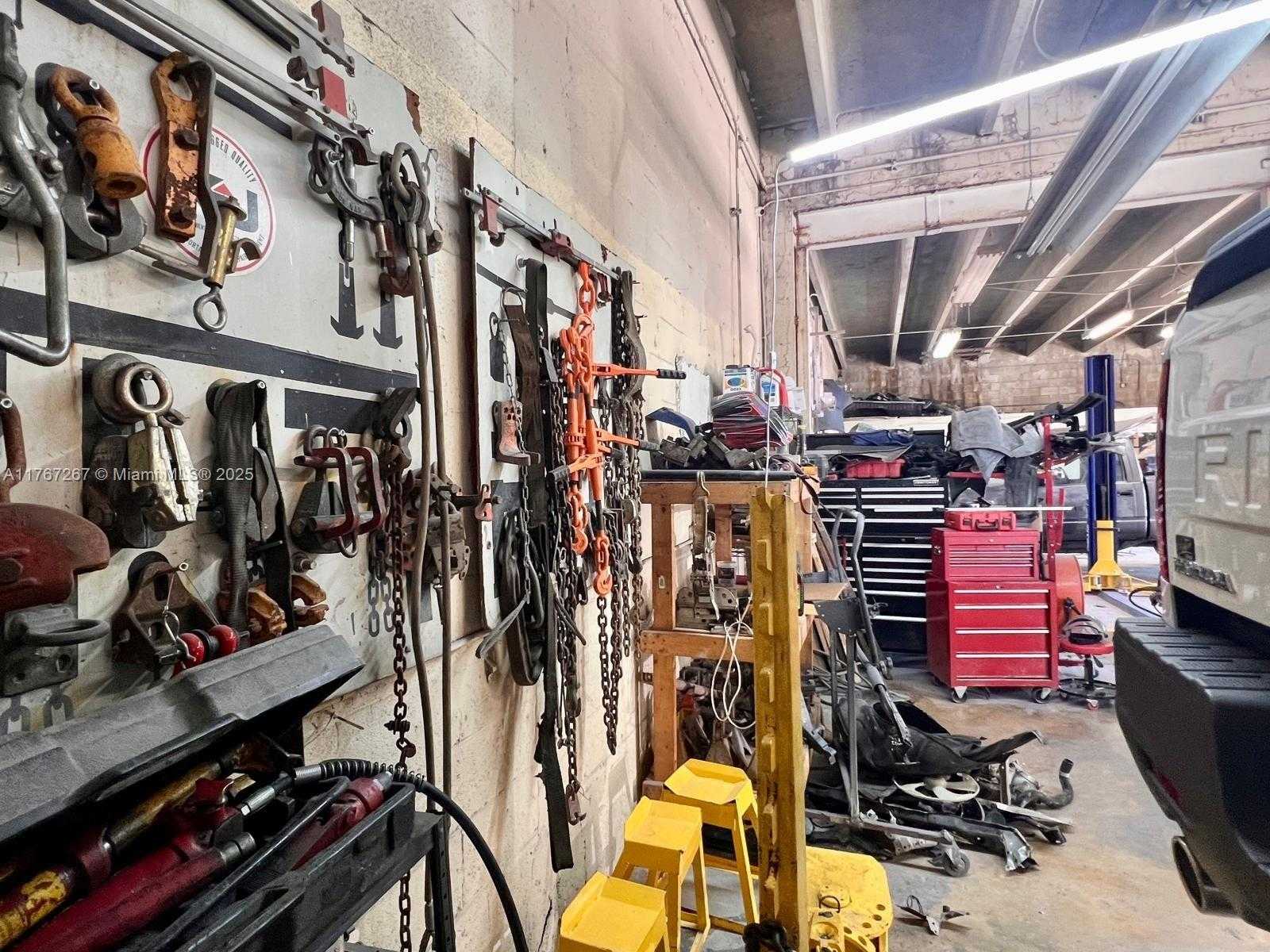 Small Image of BODY SHOP BUSINESS FOR SALE, Hialeah Number 7