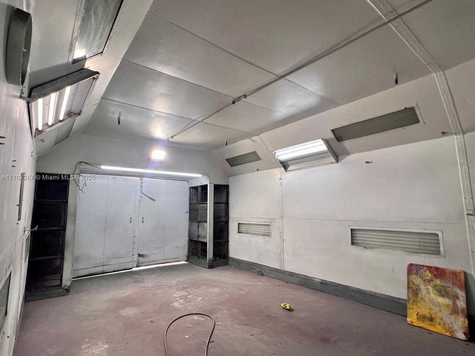 Small Image of BODY SHOP BUSINESS FOR SALE, Hialeah Number 9