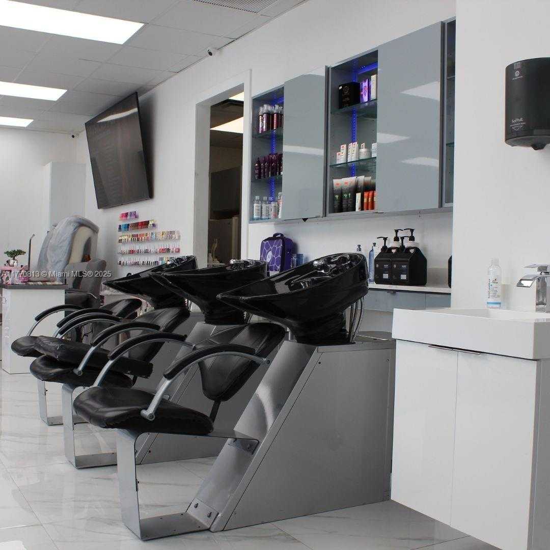 Small Image of 6568 NORTH WEST 186TH ST, Hialeah Number 14