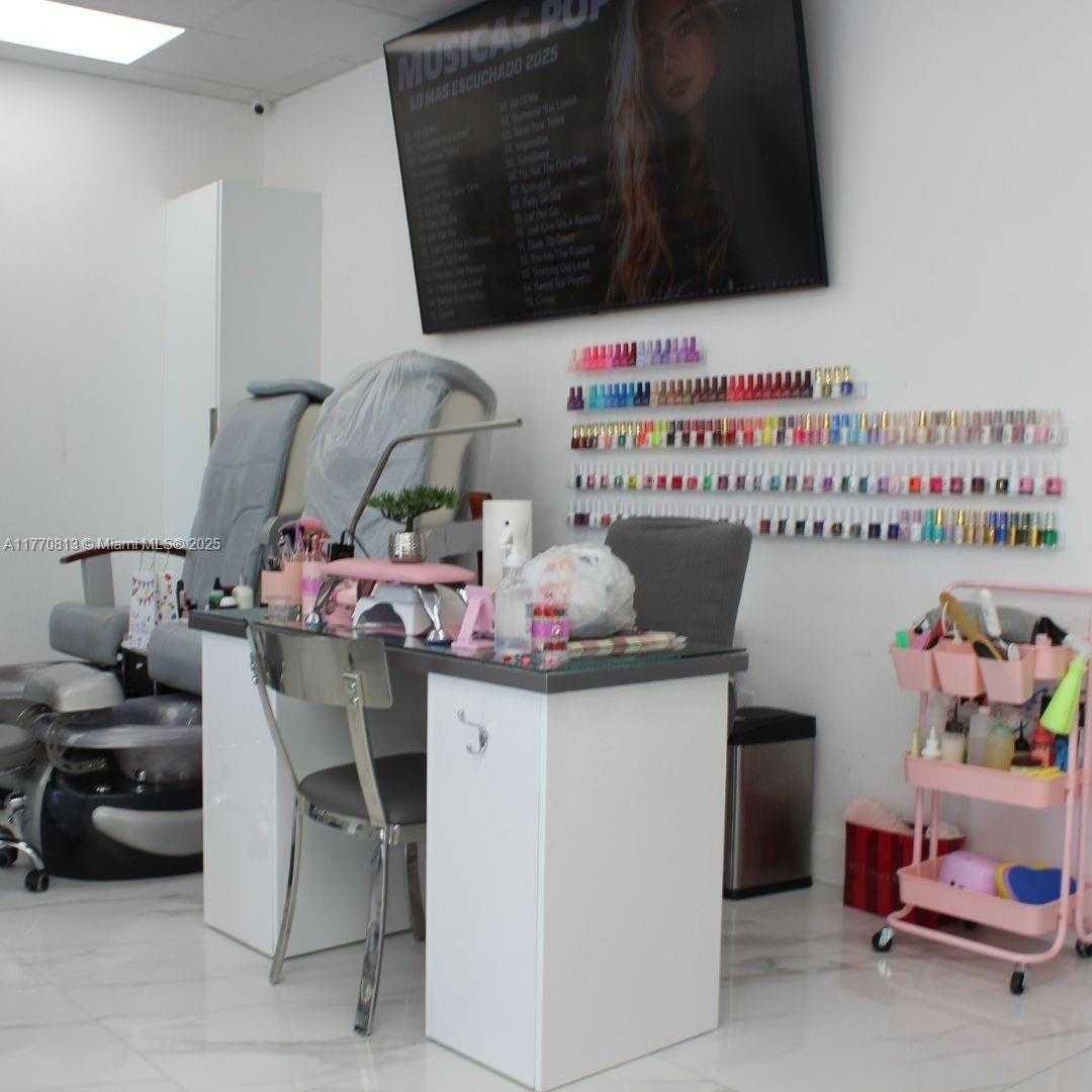 Small Image of 6568 NORTH WEST 186TH ST, Hialeah Number 15