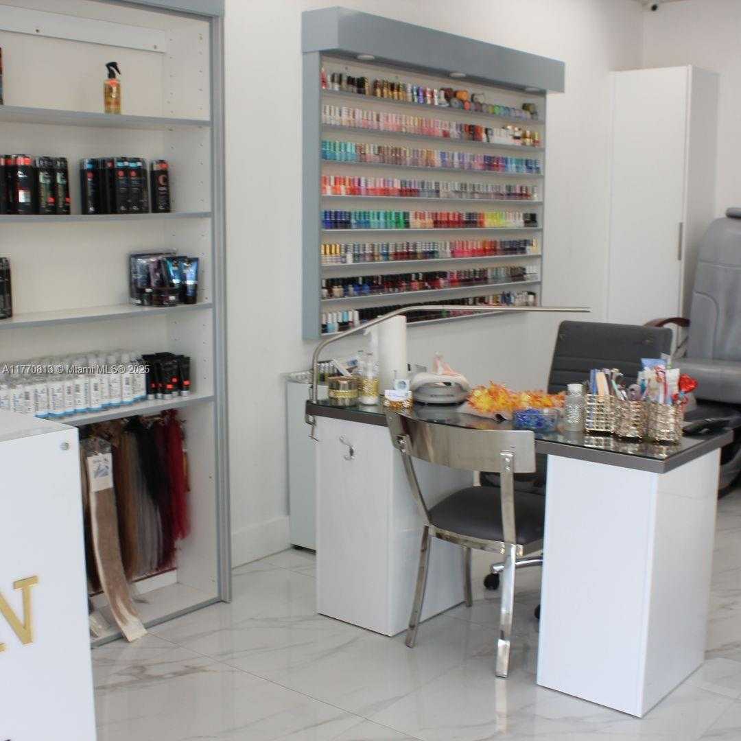 Small Image of 6568 NORTH WEST 186TH ST, Hialeah Number 16