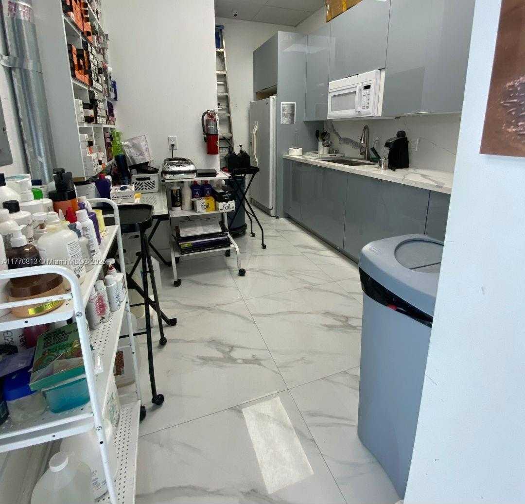 Small Image of 6568 NORTH WEST 186TH ST, Hialeah Number 17