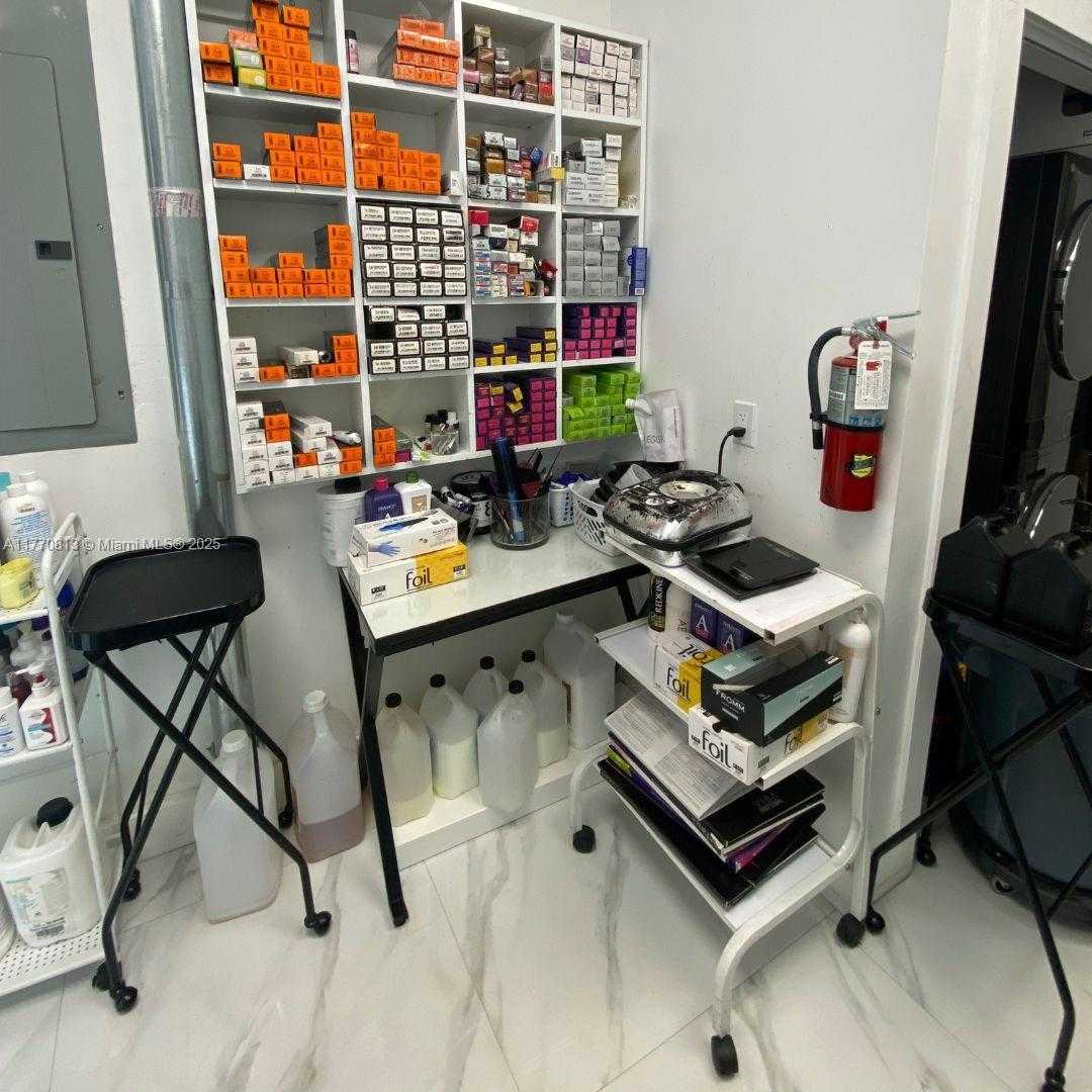 Small Image of 6568 NORTH WEST 186TH ST, Hialeah Number 18