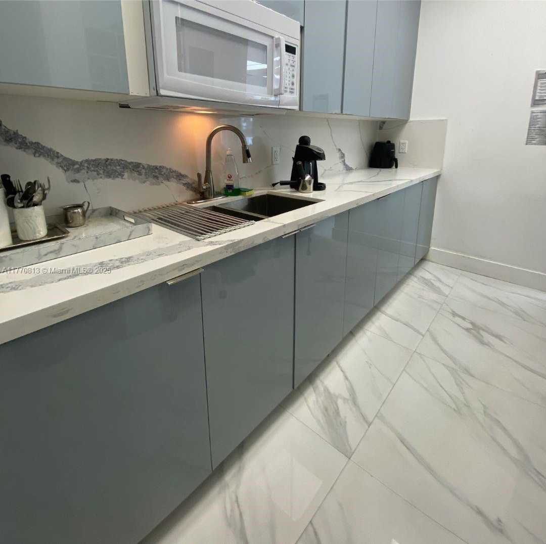 Small Image of 6568 NORTH WEST 186TH ST, Hialeah Number 19