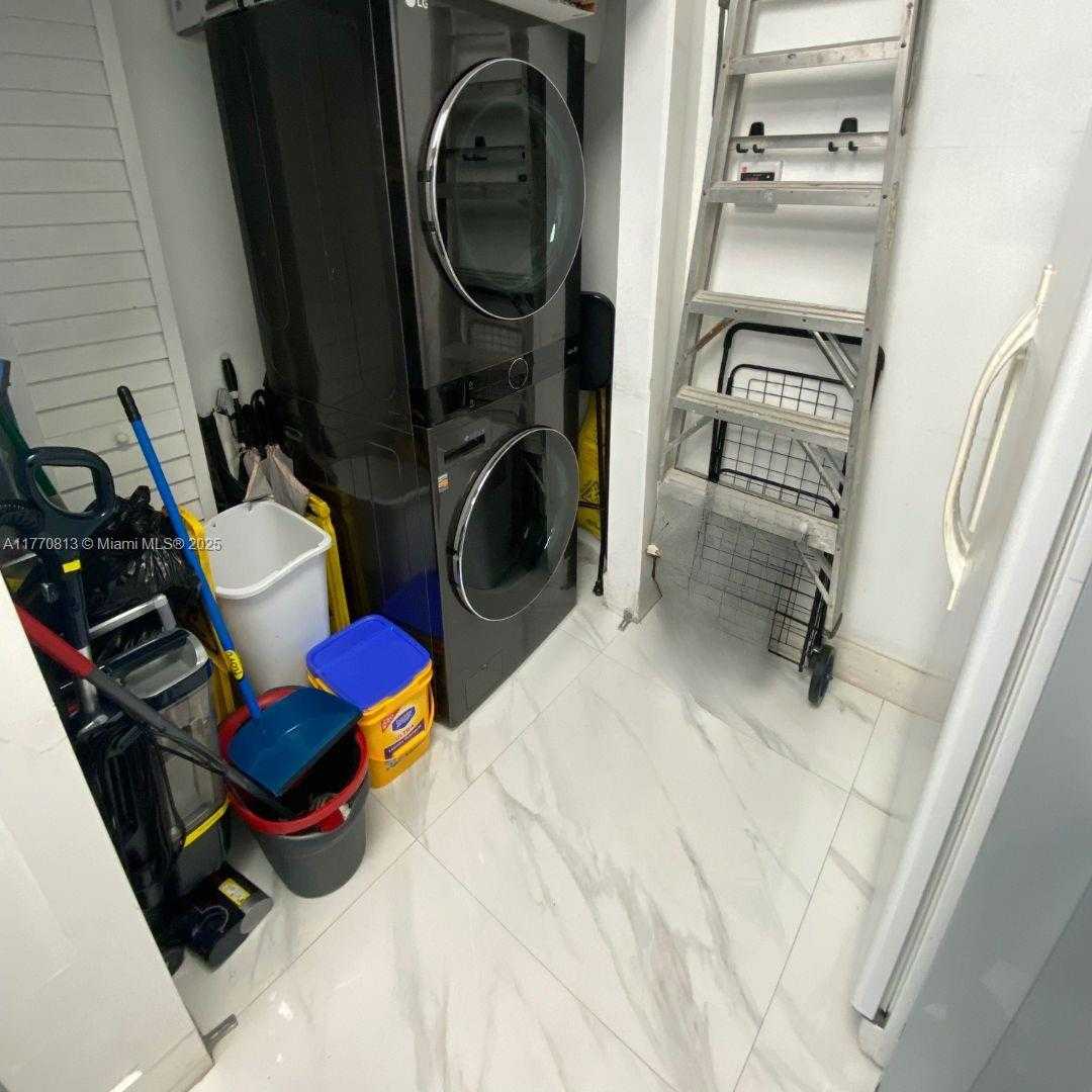 Small Image of 6568 NORTH WEST 186TH ST, Hialeah Number 21