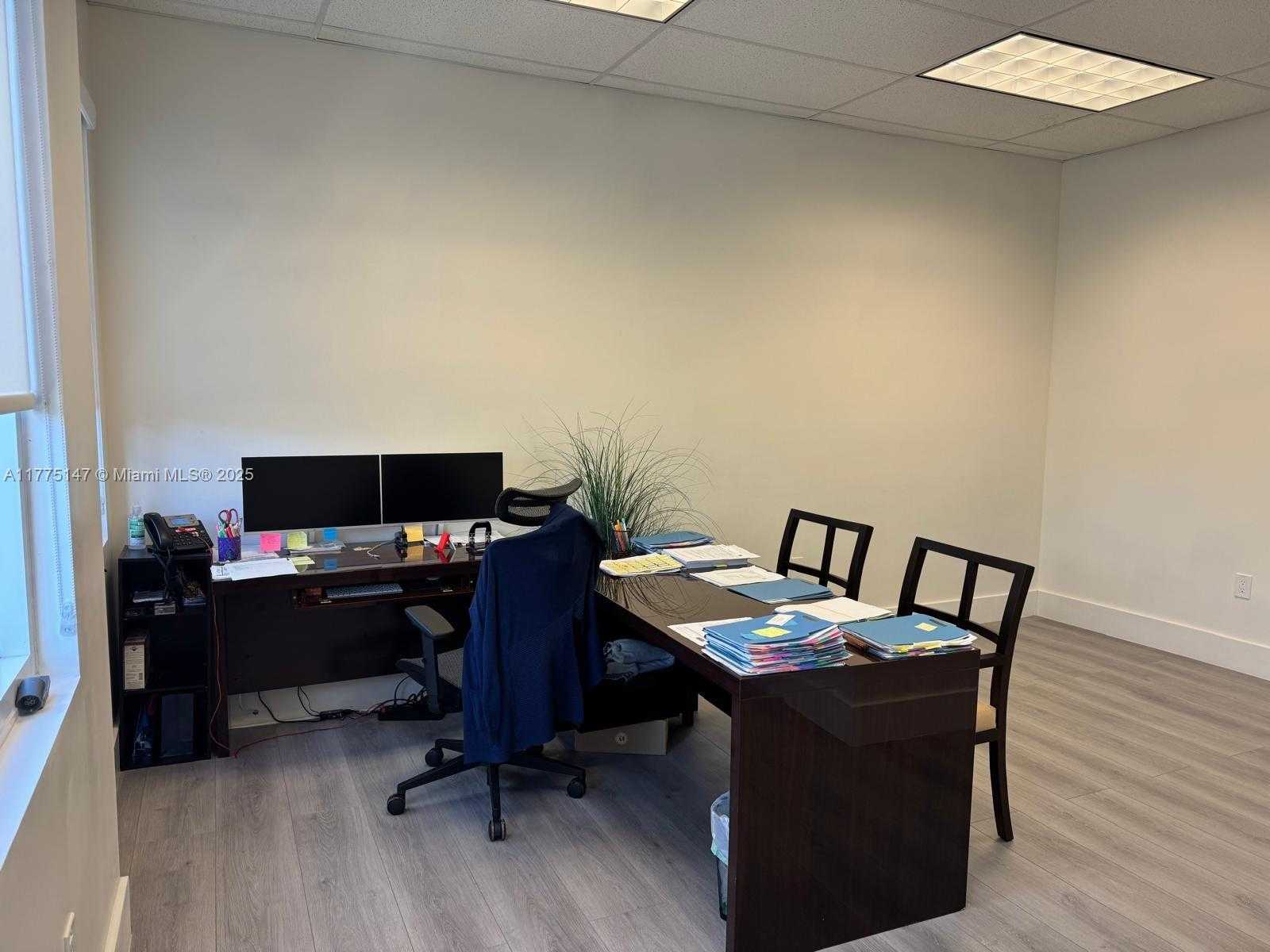 Small Image of 2893 EXECUTIVE PARK DR, Weston Number 2