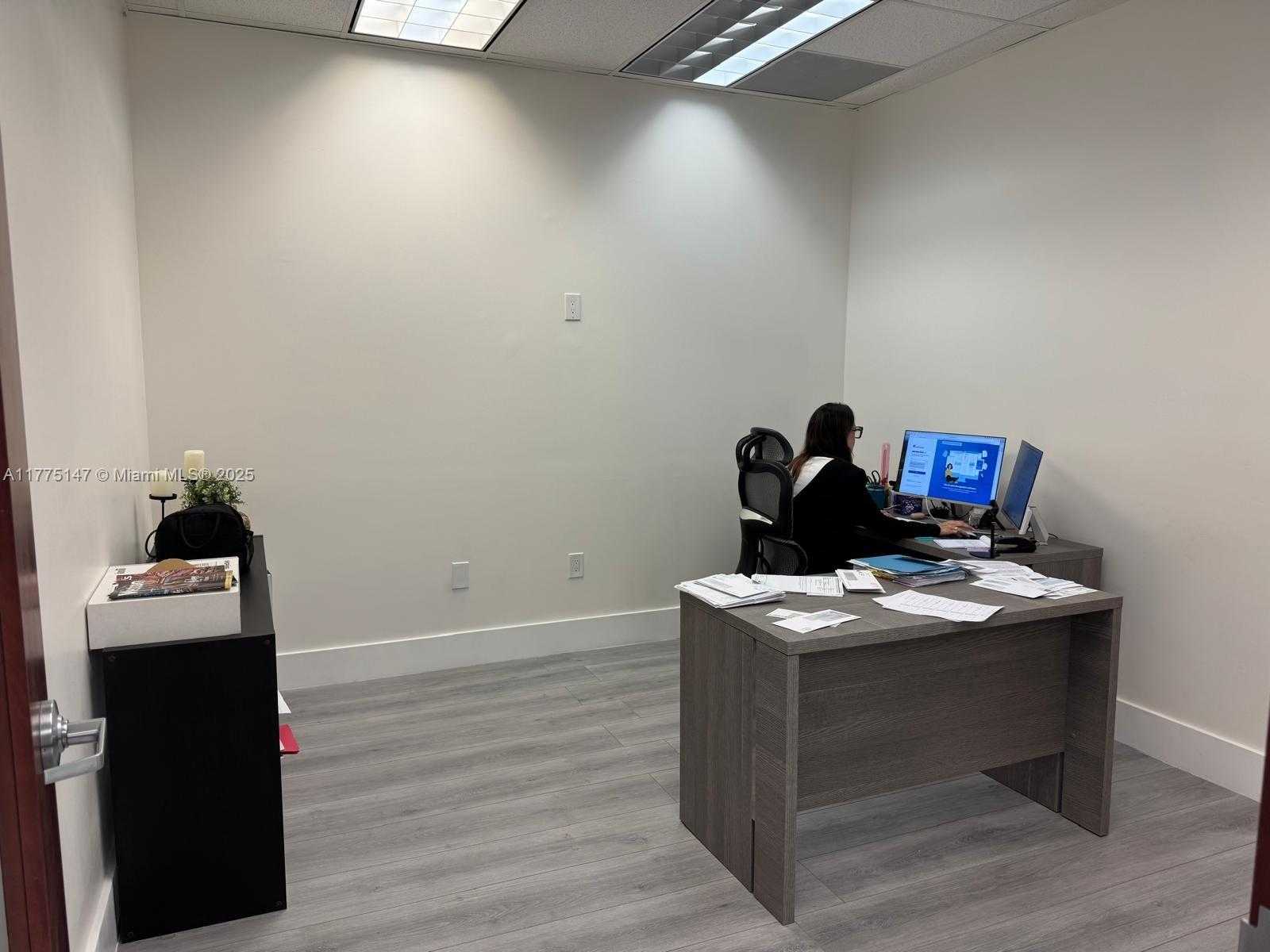 Small Image of 2893 EXECUTIVE PARK DR, Weston Number 3