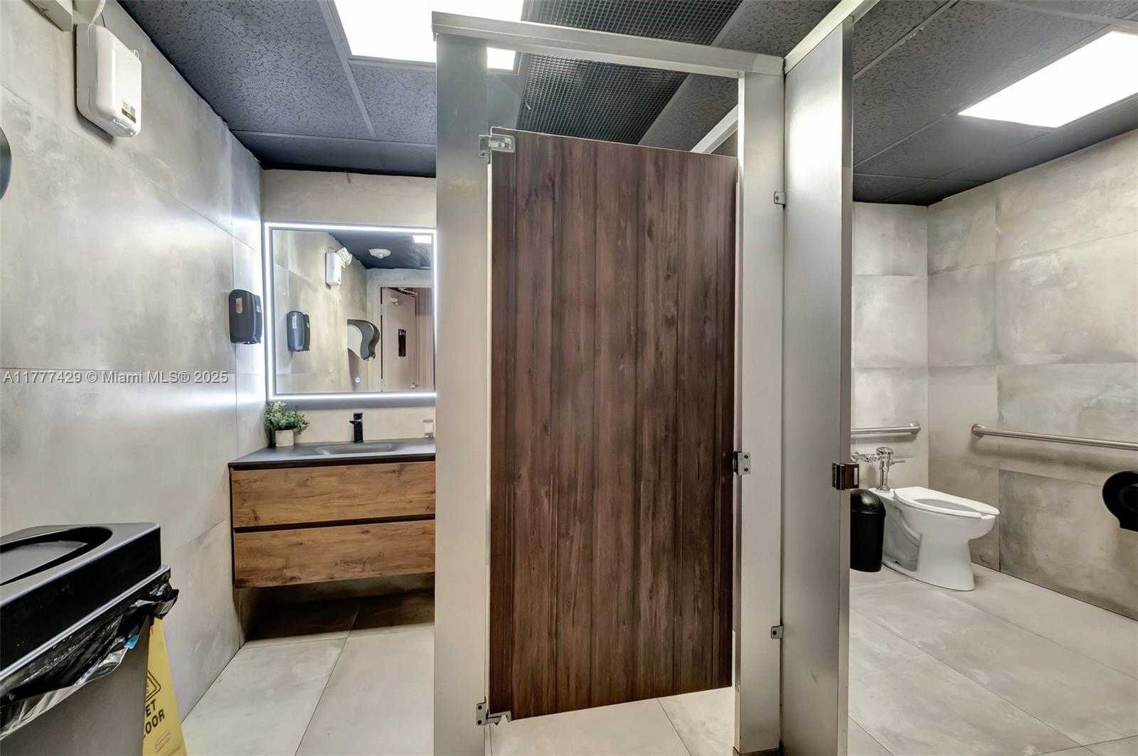 Small Image of 7 NORTH WEST 25TH ST, Doral Number 16