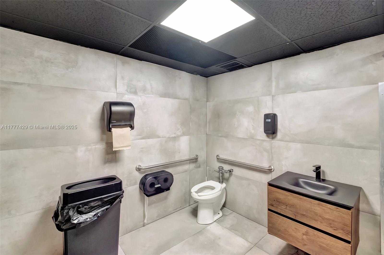 Small Image of 7 NORTH WEST 25TH ST, Doral Number 17