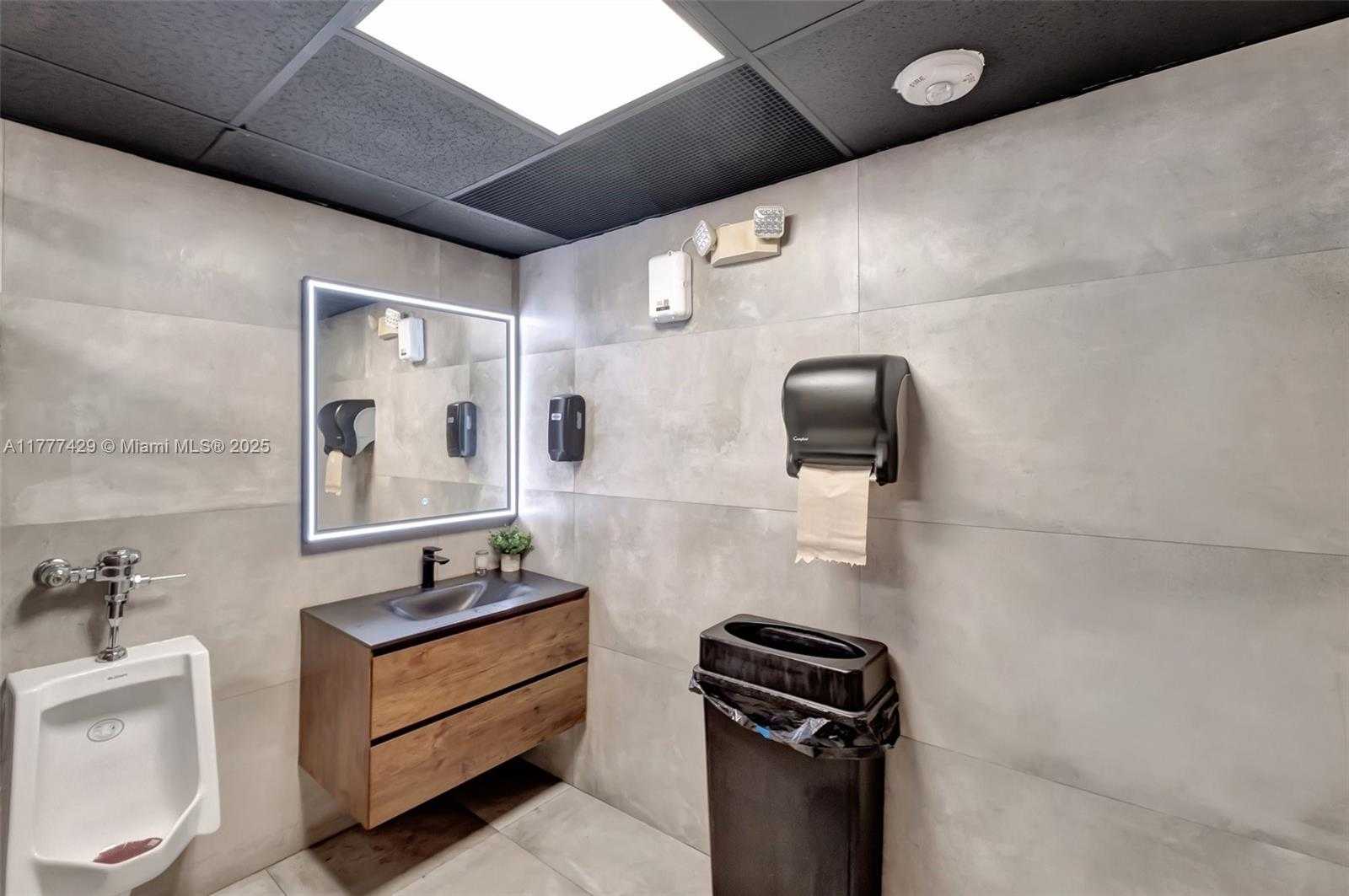 Small Image of 7 NORTH WEST 25TH ST, Doral Number 18
