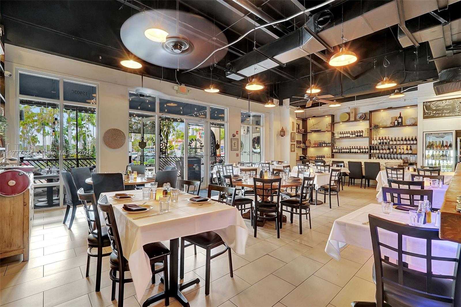 Small Image of 15903 BISCAYNE BLVD, North Miami Beach Number 2