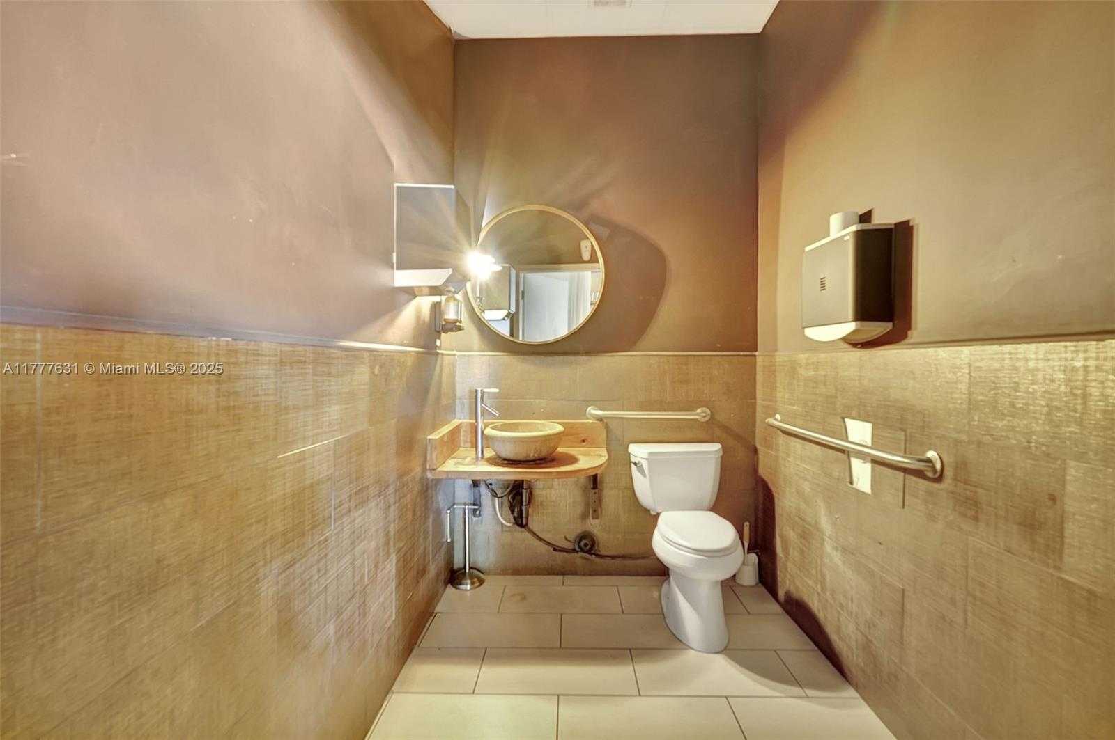 Small Image of 15903 BISCAYNE BLVD, North Miami Beach Number 22