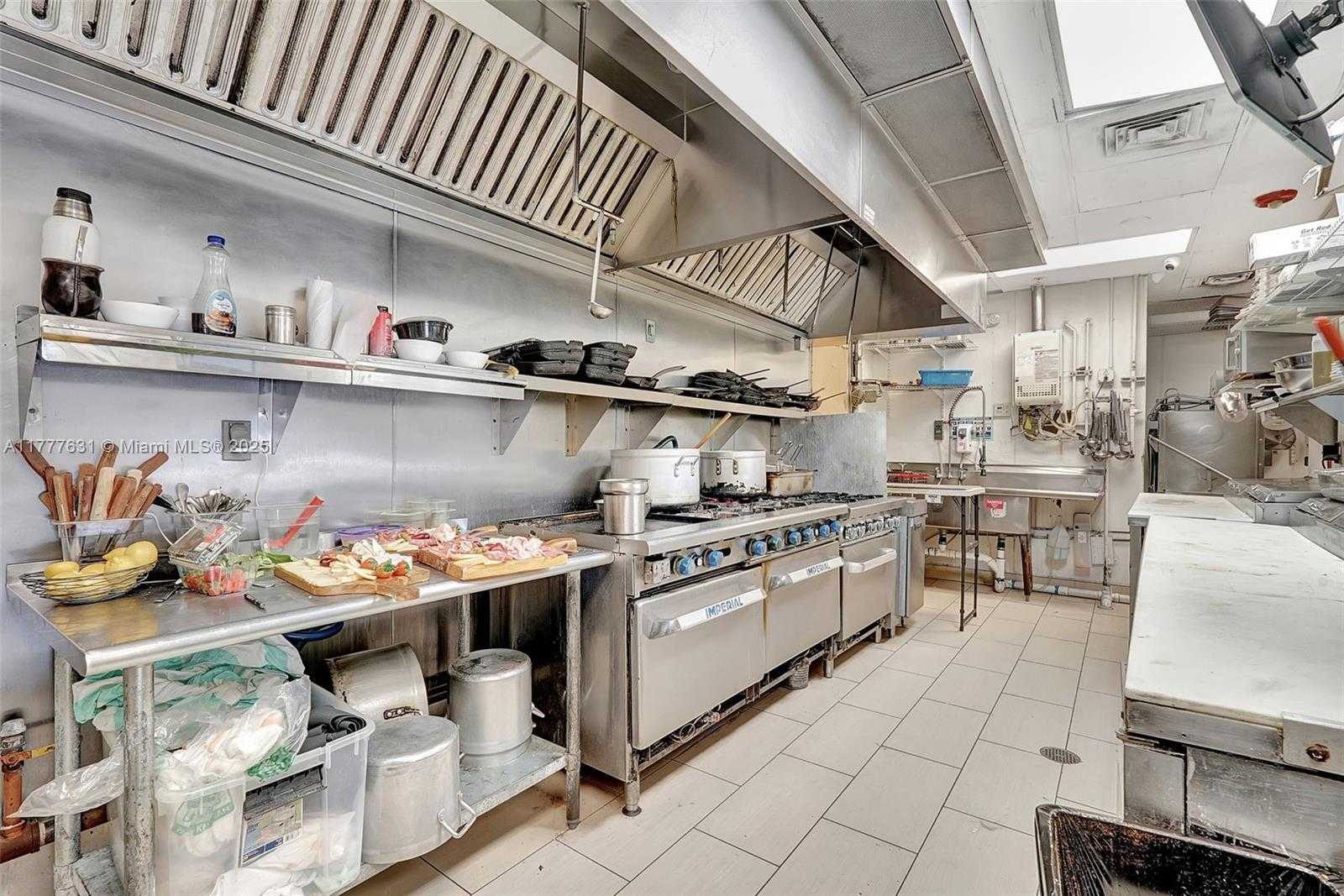 Small Image of 15903 BISCAYNE BLVD, North Miami Beach Number 24