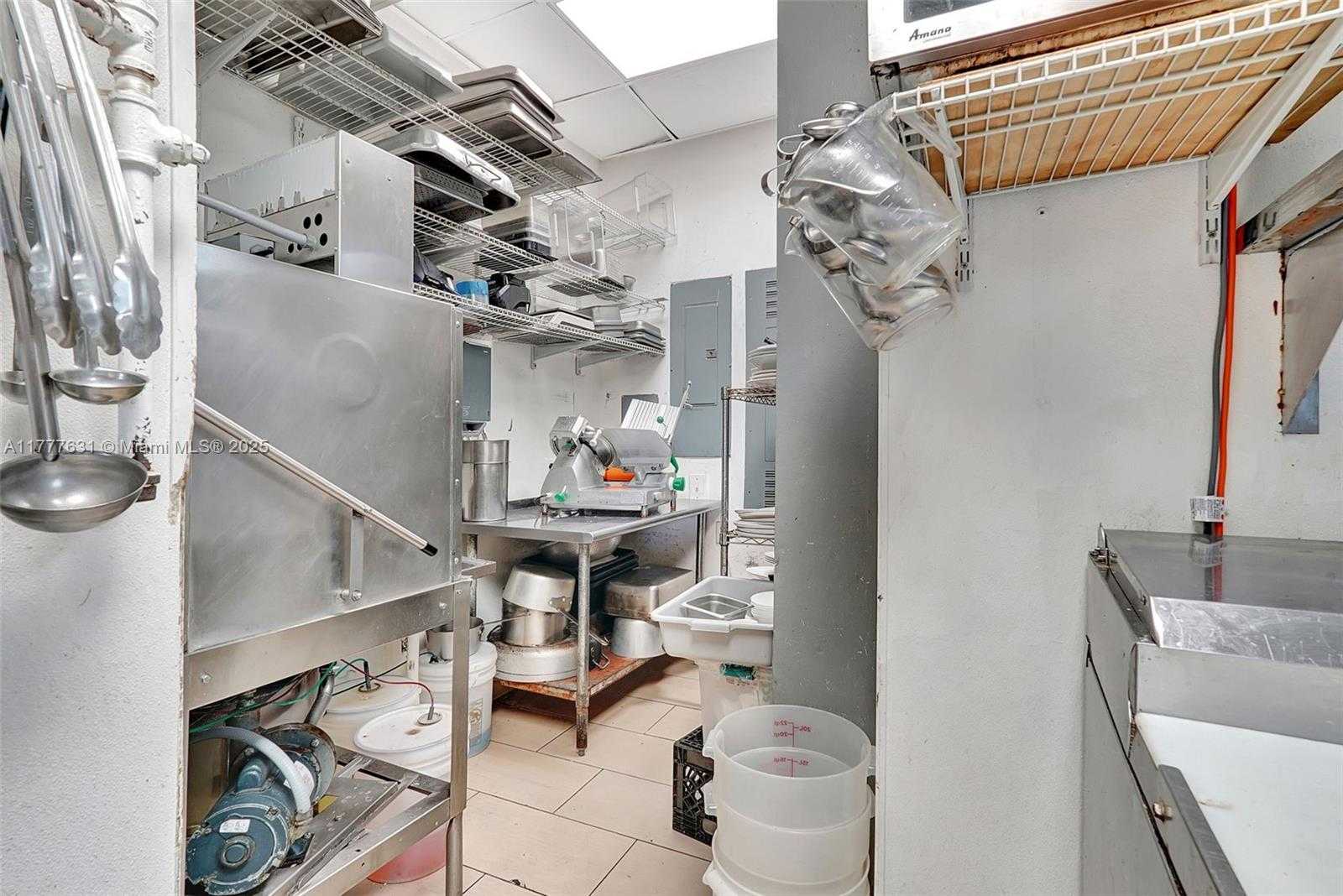 Small Image of 15903 BISCAYNE BLVD, North Miami Beach Number 26