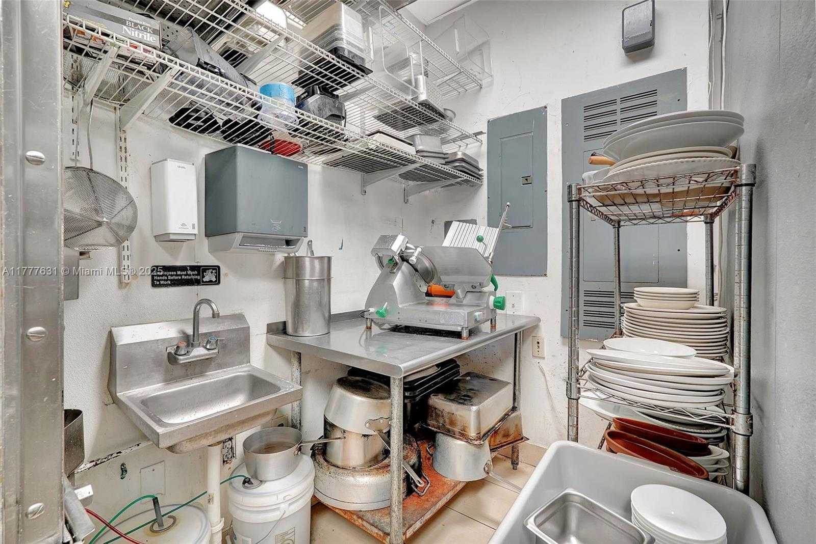 Small Image of 15903 BISCAYNE BLVD, North Miami Beach Number 28