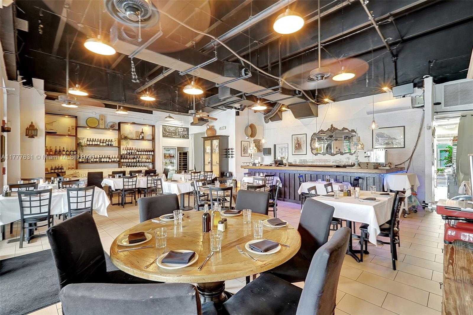 Small Image of 15903 BISCAYNE BLVD, North Miami Beach Number 3