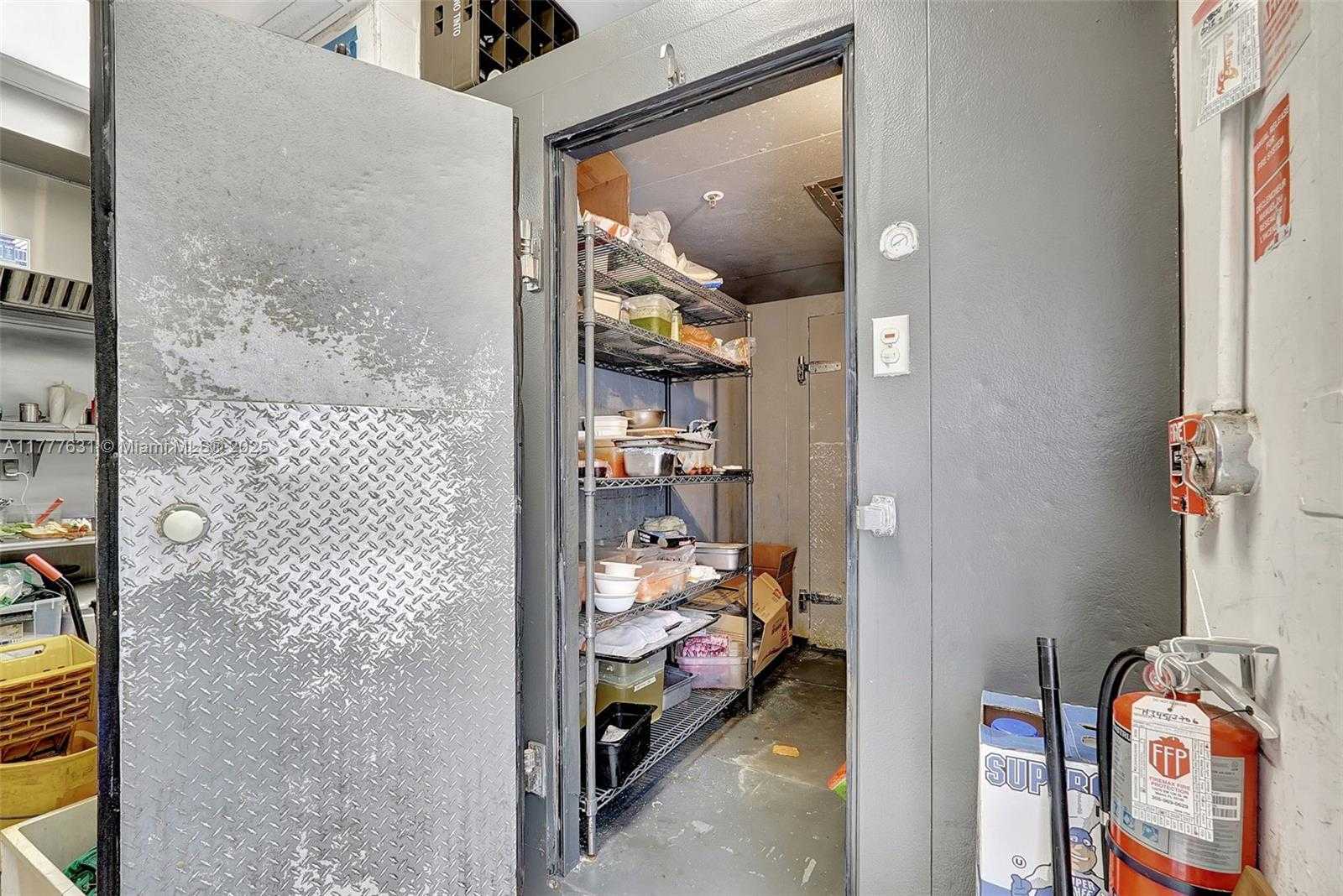 Small Image of 15903 BISCAYNE BLVD, North Miami Beach Number 30