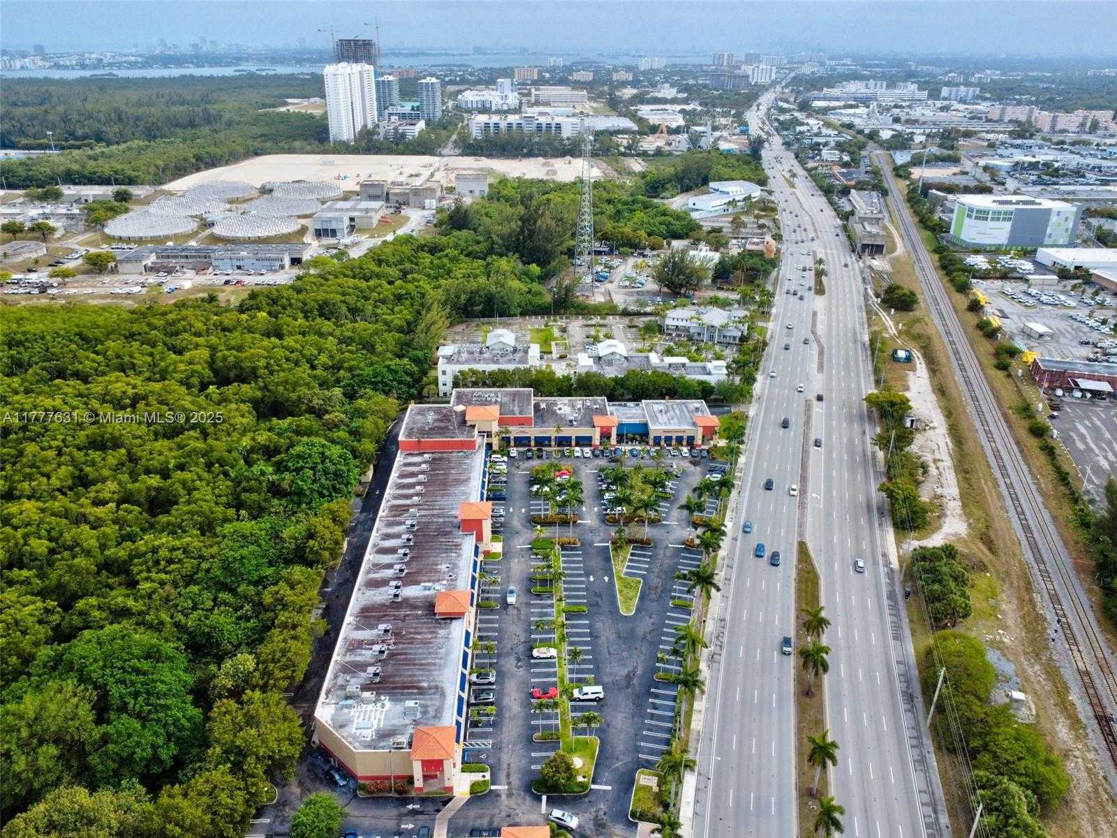 Small Image of 15903 BISCAYNE BLVD, North Miami Beach Number 35