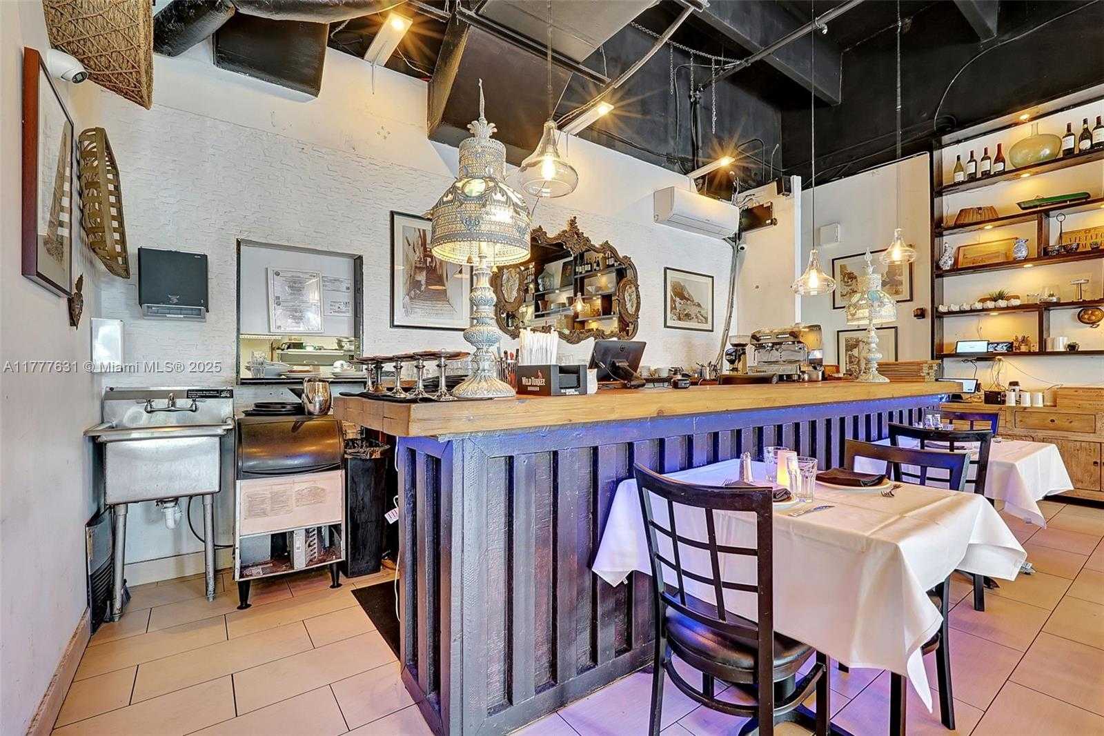 Small Image of 15903 BISCAYNE BLVD, North Miami Beach Number 7
