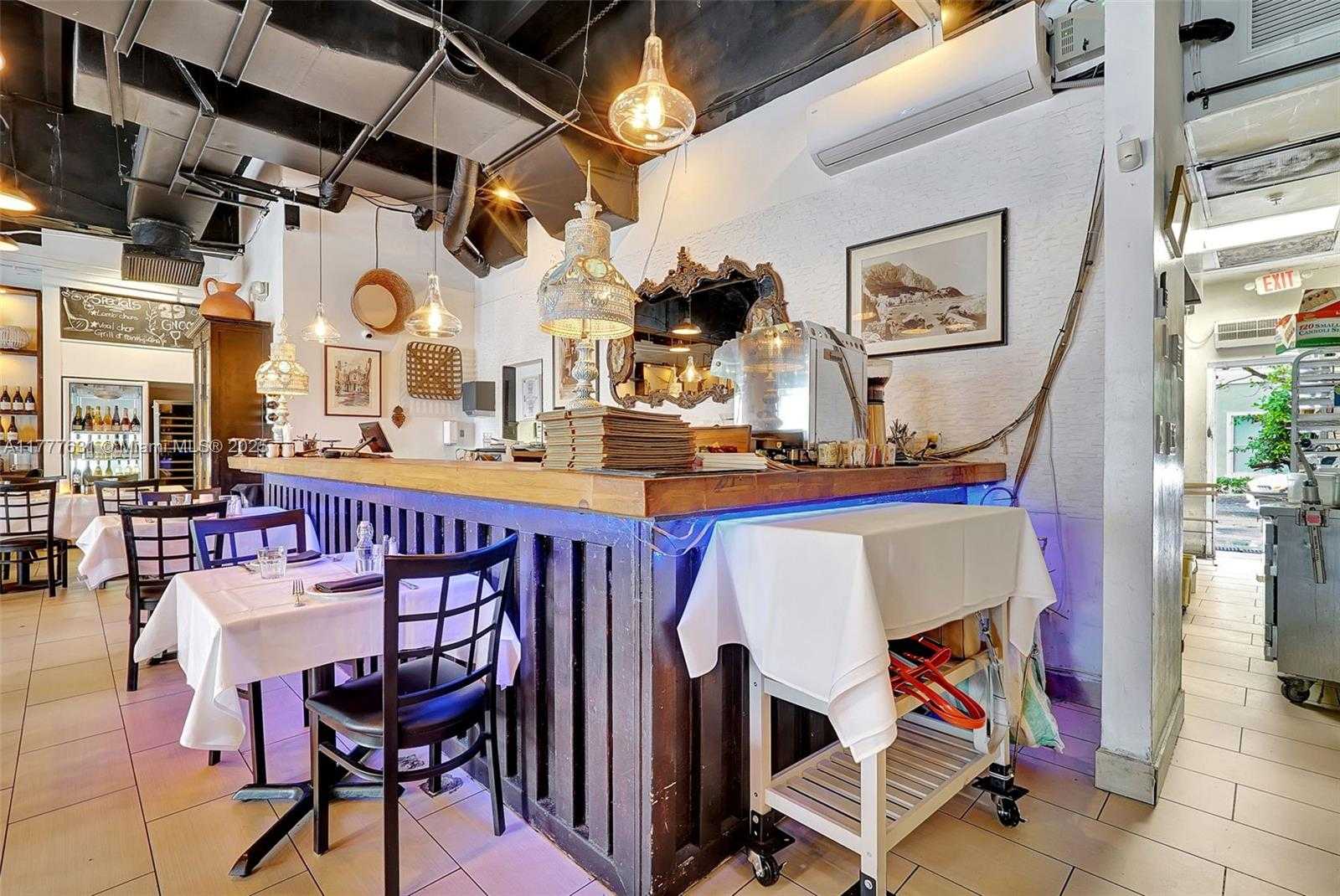 Small Image of 15903 BISCAYNE BLVD, North Miami Beach Number 8