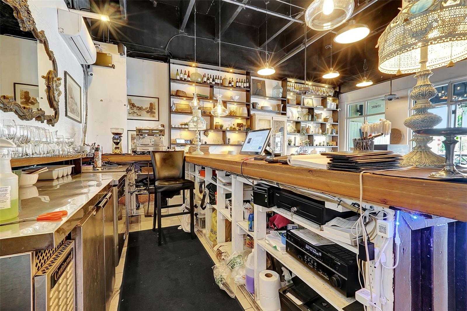 Small Image of 15903 BISCAYNE BLVD, North Miami Beach Number 9