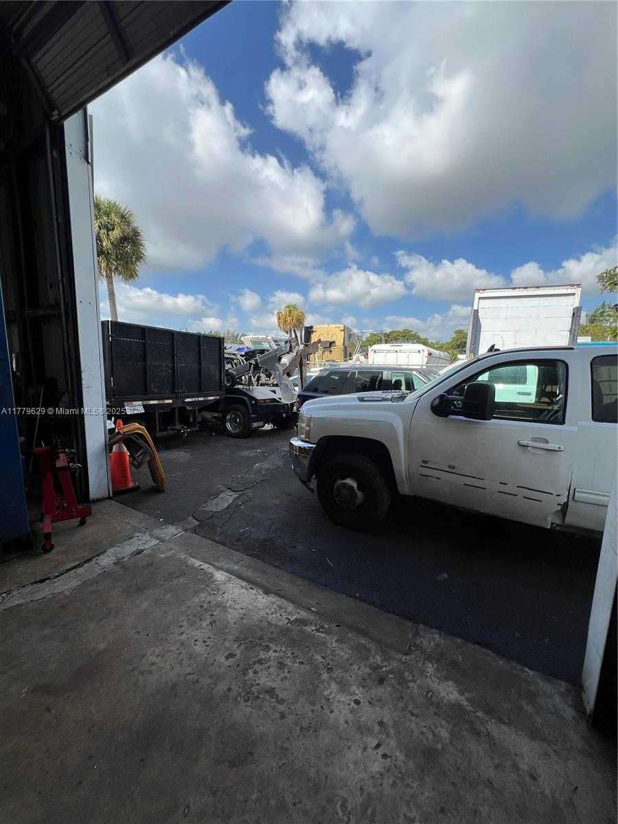 Small Image of SOUTH DIXIE HWY E, Pompano Beach Number 13