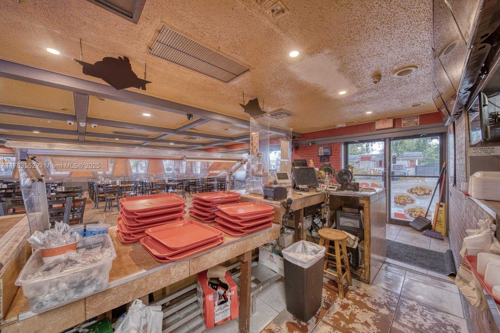 Small Image of OPPORTUNITY IN PRIME HIALEAH LOCATION, Hialeah Number 11