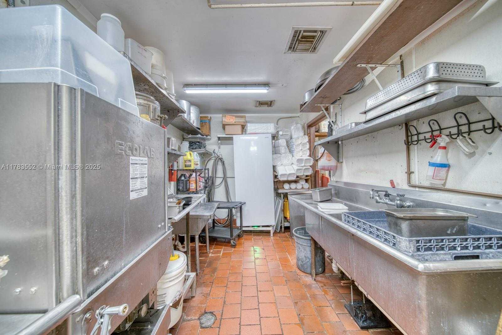 Small Image of OPPORTUNITY IN PRIME HIALEAH LOCATION, Hialeah Number 15