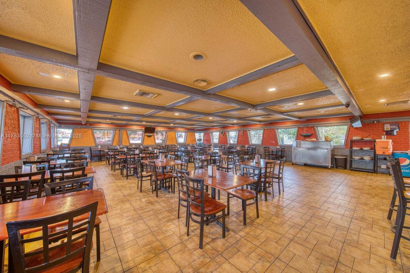 Small Image of OPPORTUNITY IN PRIME HIALEAH LOCATION, Hialeah Number 2