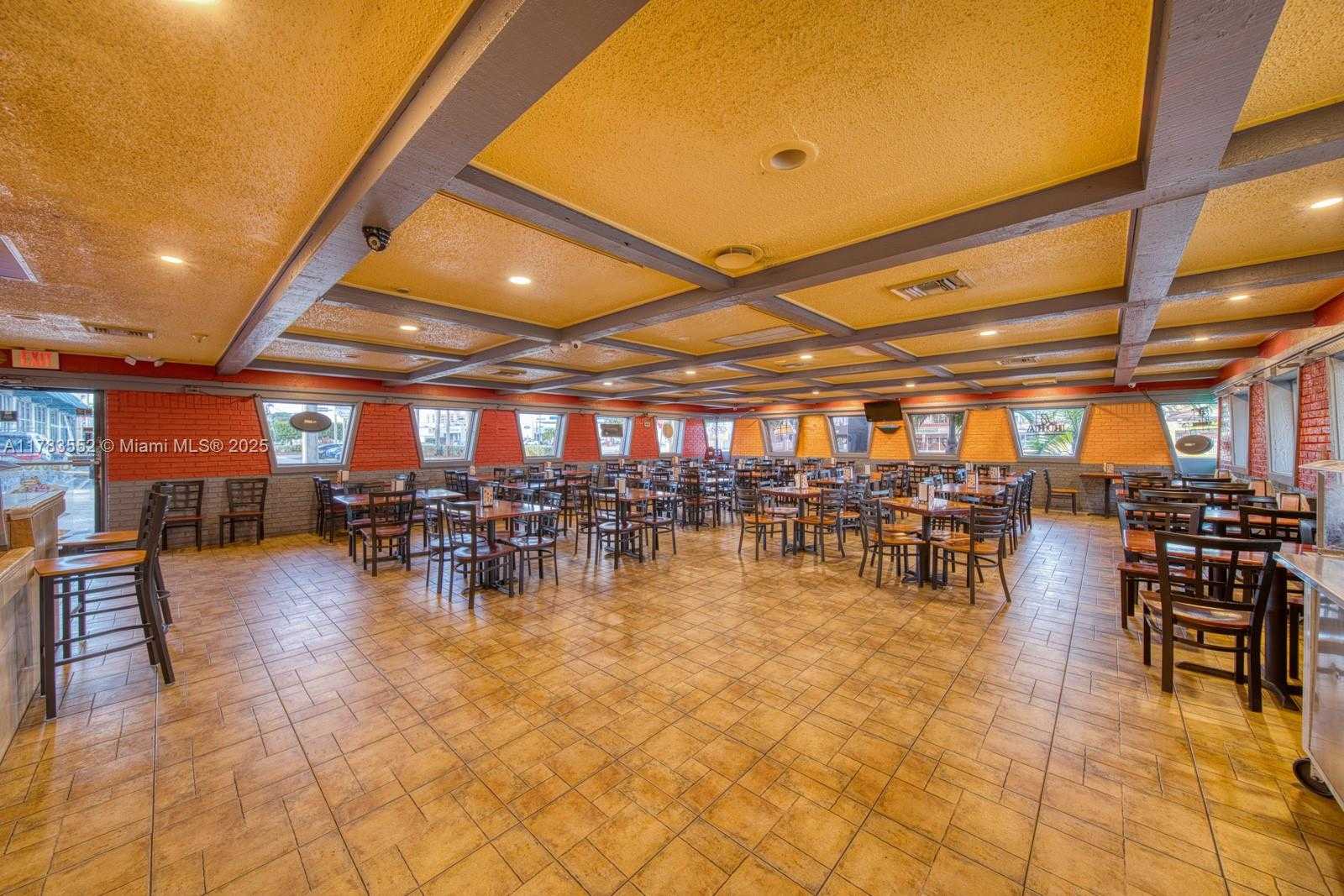 Small Image of OPPORTUNITY IN PRIME HIALEAH LOCATION, Hialeah Number 4