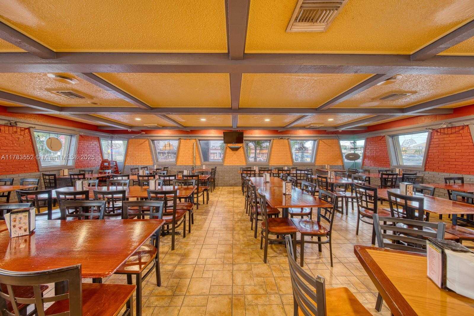 Small Image of OPPORTUNITY IN PRIME HIALEAH LOCATION, Hialeah Number 6