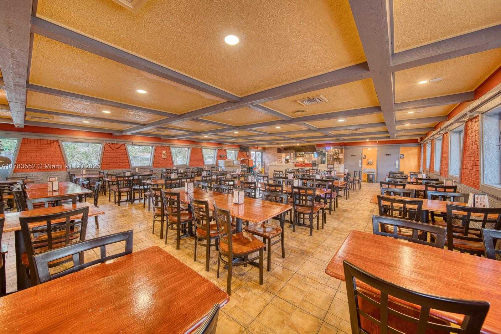 Small Image of OPPORTUNITY IN PRIME HIALEAH LOCATION, Hialeah Number 7
