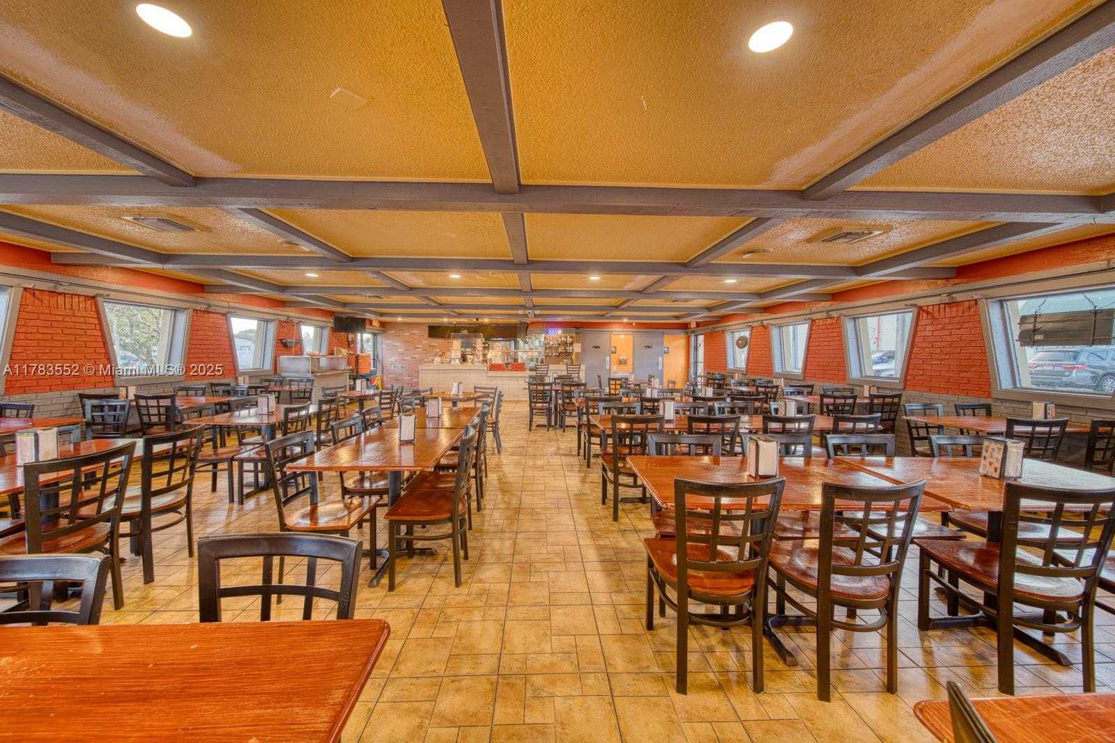 Small Image of OPPORTUNITY IN PRIME HIALEAH LOCATION, Hialeah Number 8