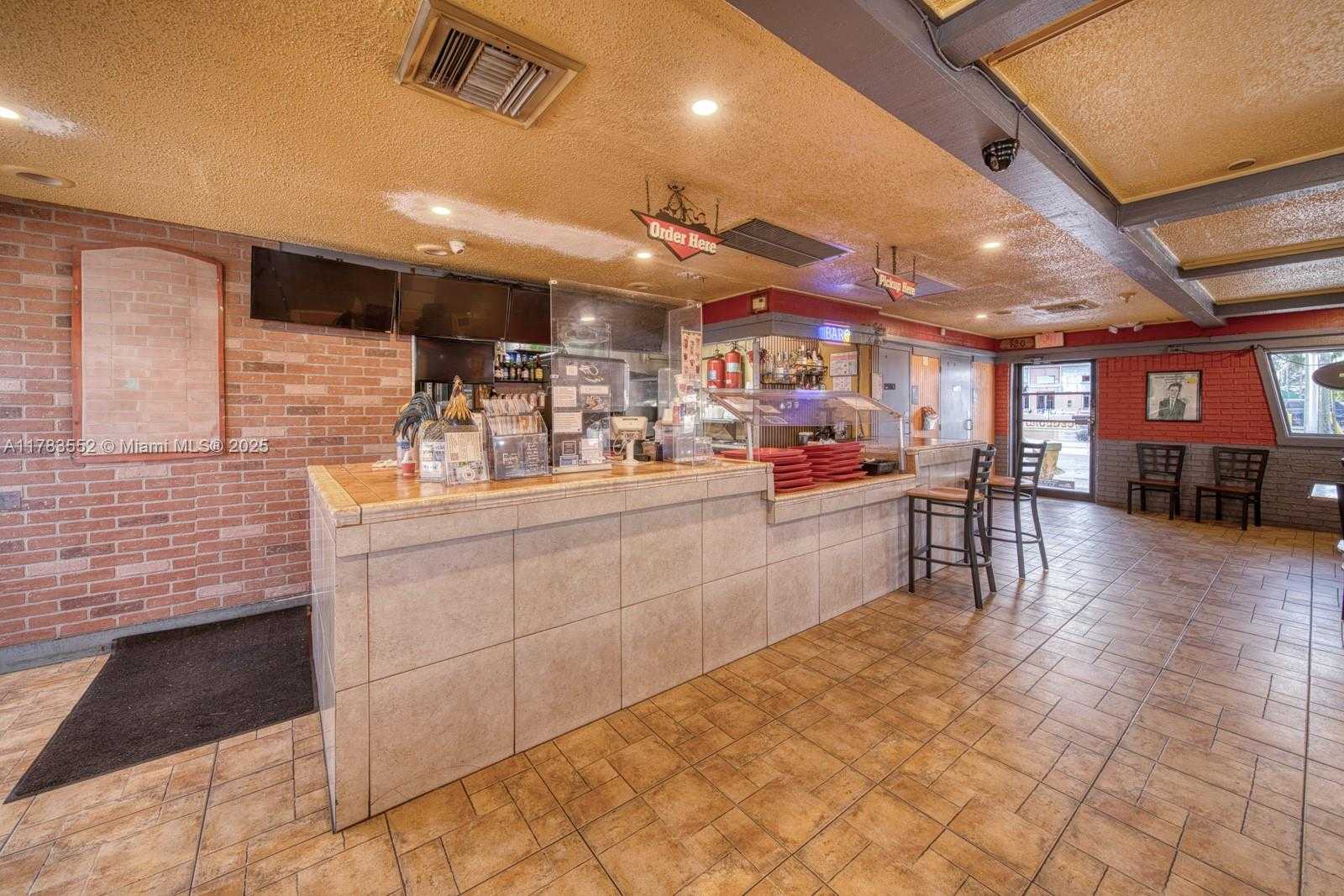 Small Image of OPPORTUNITY IN PRIME HIALEAH LOCATION, Hialeah Number 9
