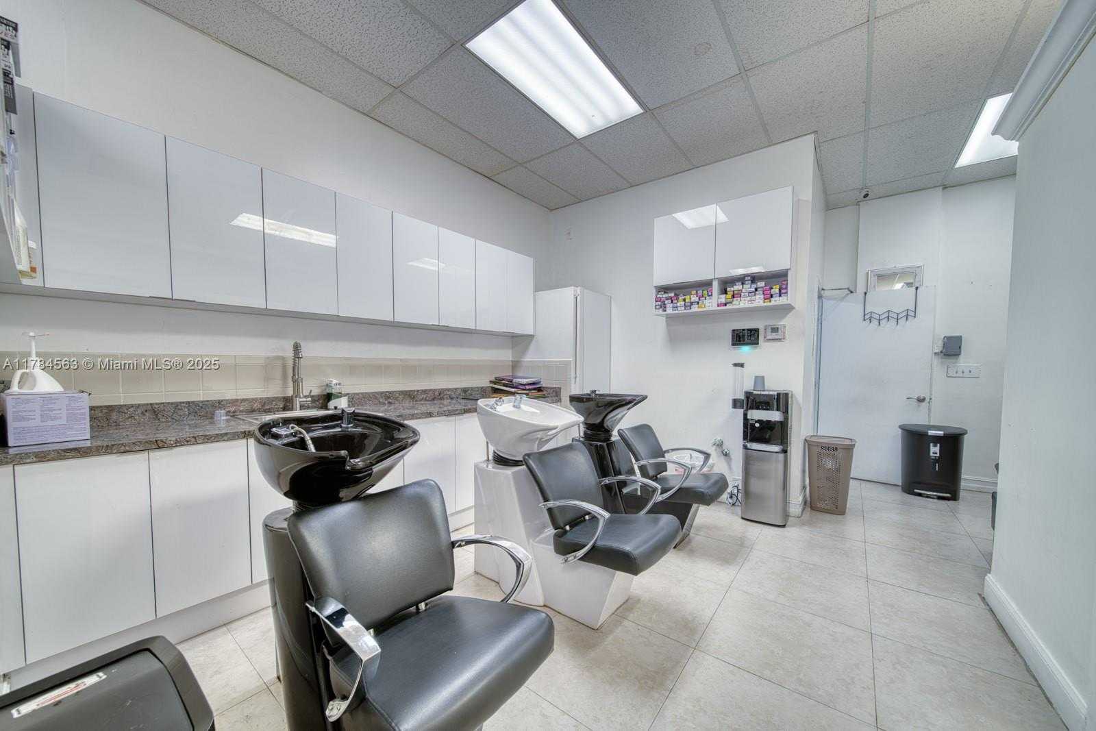 Small Image of BEAUTY SALON FOR SALE - EUREKA & FL TURNPIKE III, Cutler Bay Number 11