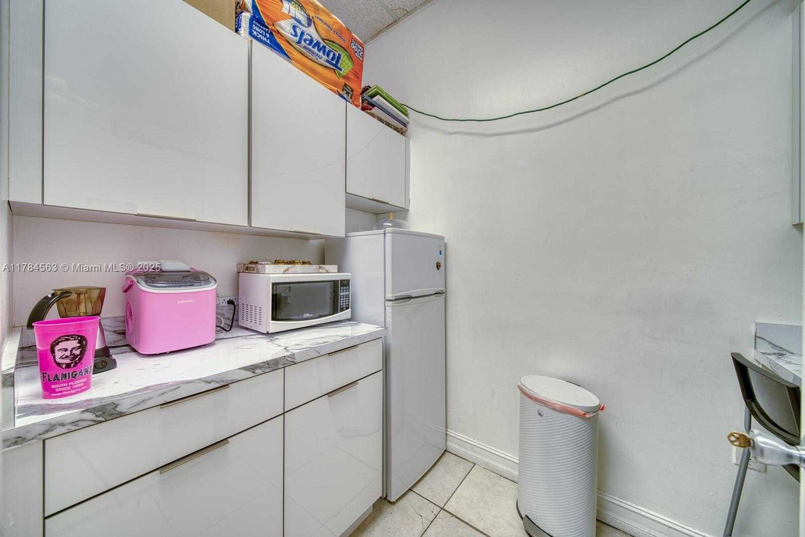 Small Image of BEAUTY SALON FOR SALE - EUREKA & FL TURNPIKE III, Cutler Bay Number 13
